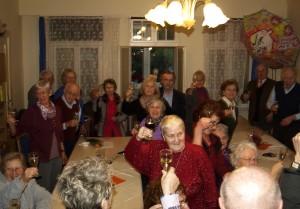  Anstoßen auf den Etappensieg