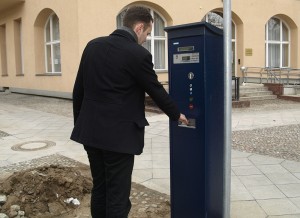 Das Bötzowviertel vollständig bestückt. oto: Stadtrat Torsten Kühne beim offiziellen Start  am 2. April