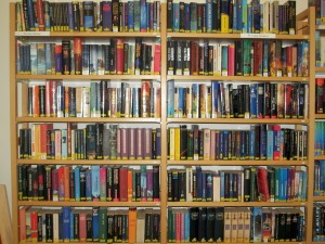 Bücherregal