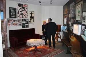 Wanzen im Wohnzimmer: Ein Hauch von  Realsatire