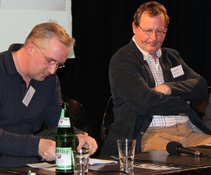 Zwischen den Stühlen: Jens-Holger Kirchner (rechts)