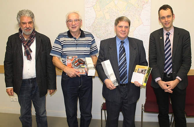 Wolfgang Krause (Bezirksmuseum Pankow), Hermann Petsch (3. Preis), Hartmut Goebel (1. Preis), Bezirksstadtrat Torsten Kühne