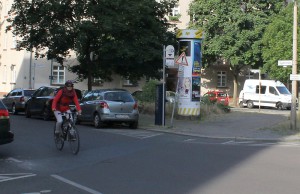 Überhaupt..., die Radfahrer! (Hier allerdings ornungsgemäß die Fahrbahn nutzend)